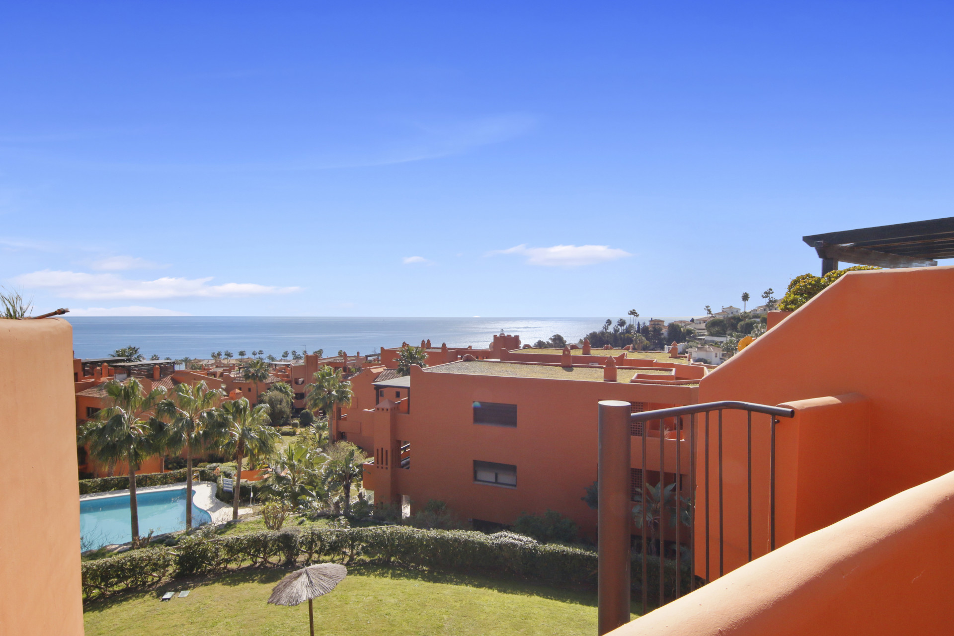2 Bedroom Penthouse in Estepona - Photo 3