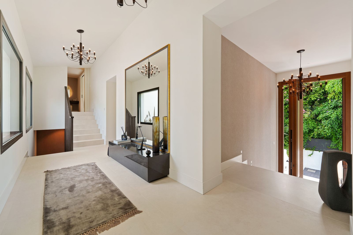 5 Bedroom Villa in Marbella - Photo 44
