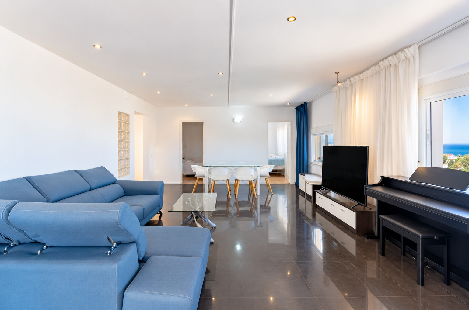 3 Bedroom Penthouse in Torremolinos - Photo 3