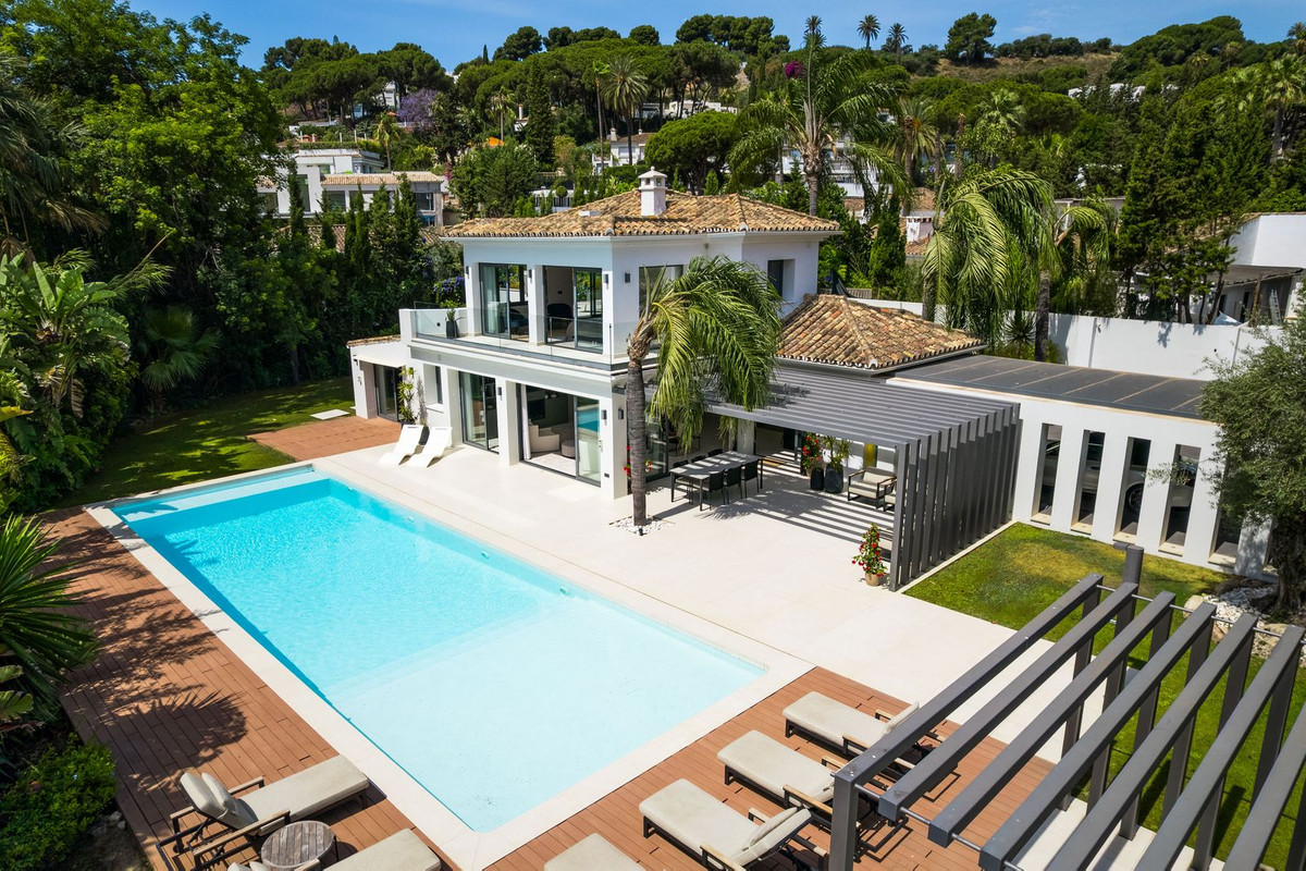 4 Bedroom Villa in Marbella - Photo 52