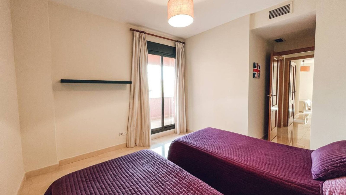3 Bedroom Apartment in Estepona - Photo 15