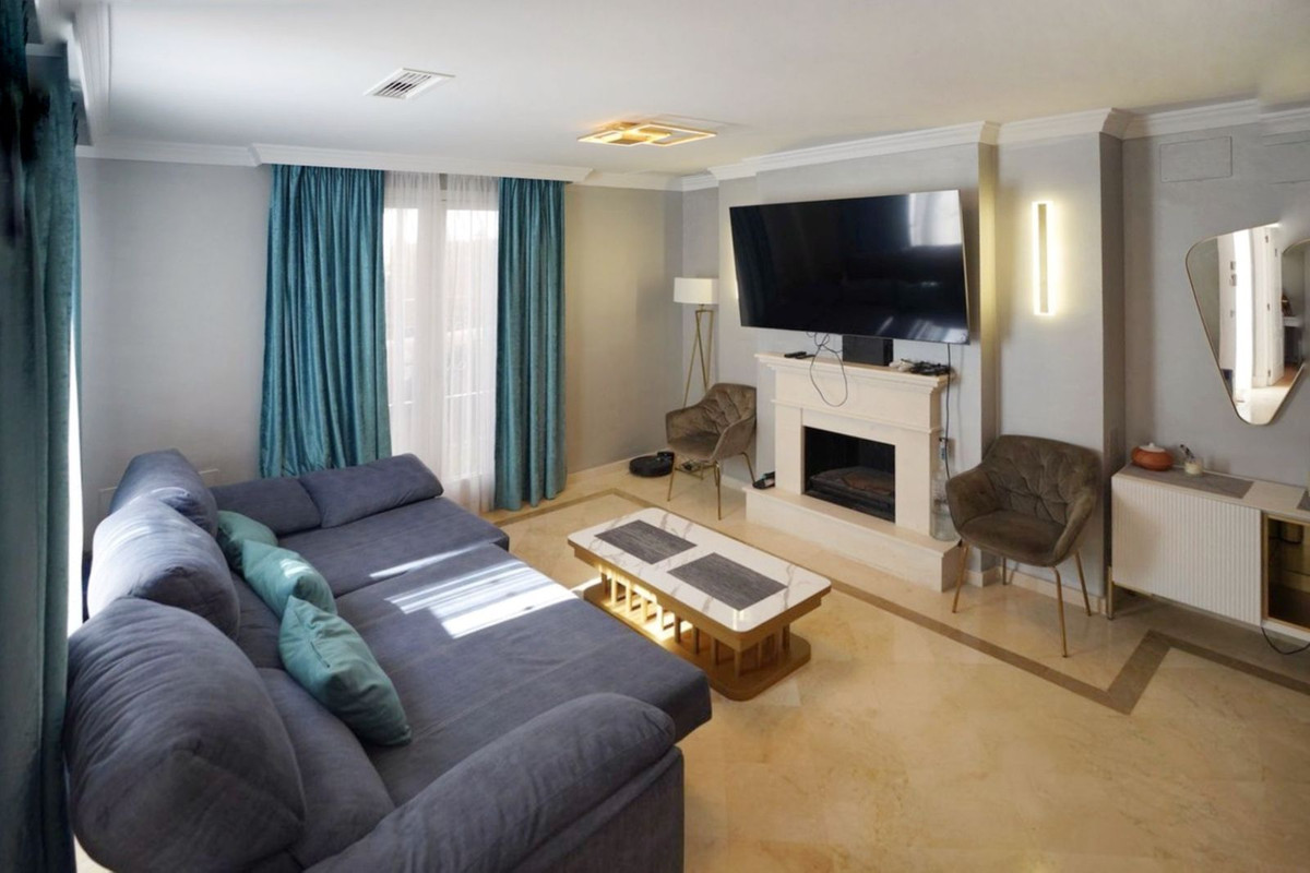 2 Bedroom Townhouse in Marbella - Photo 4
