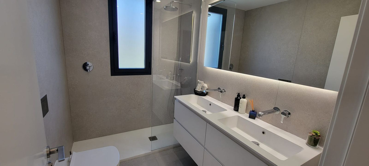 Piso de 2 dormitorios con piscina en Málaga – Foto 17