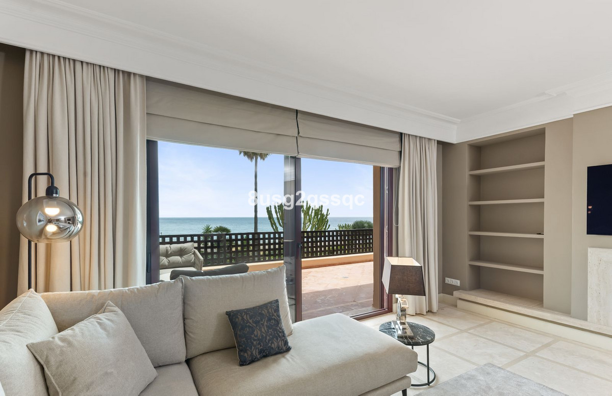 2 Bedroom Apartment in Estepona - Photo 30