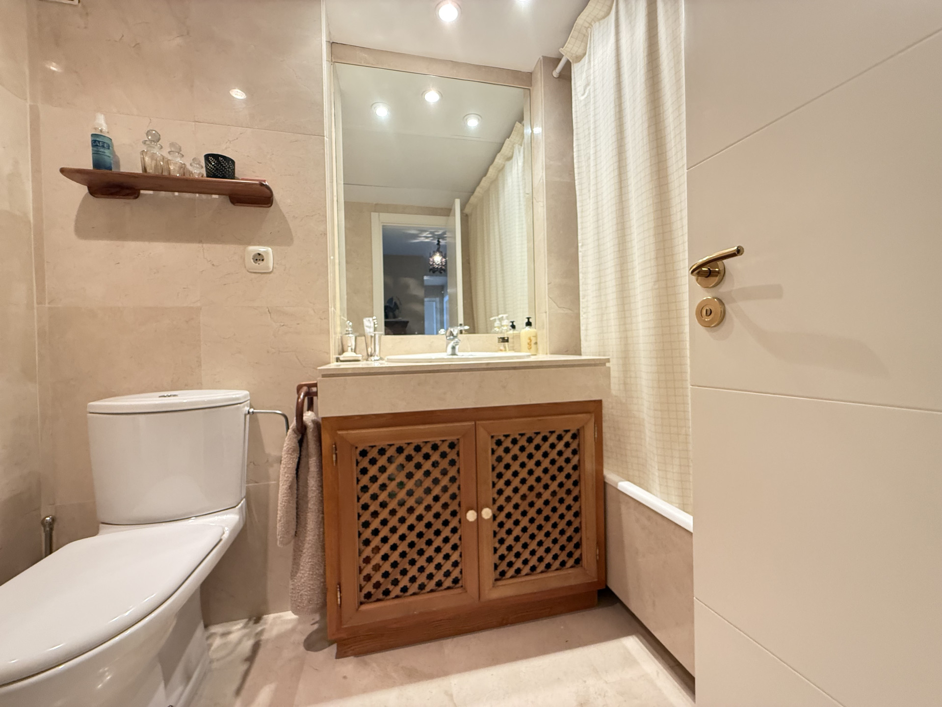 3 Bedroom Apartment in Estepona - Photo 6