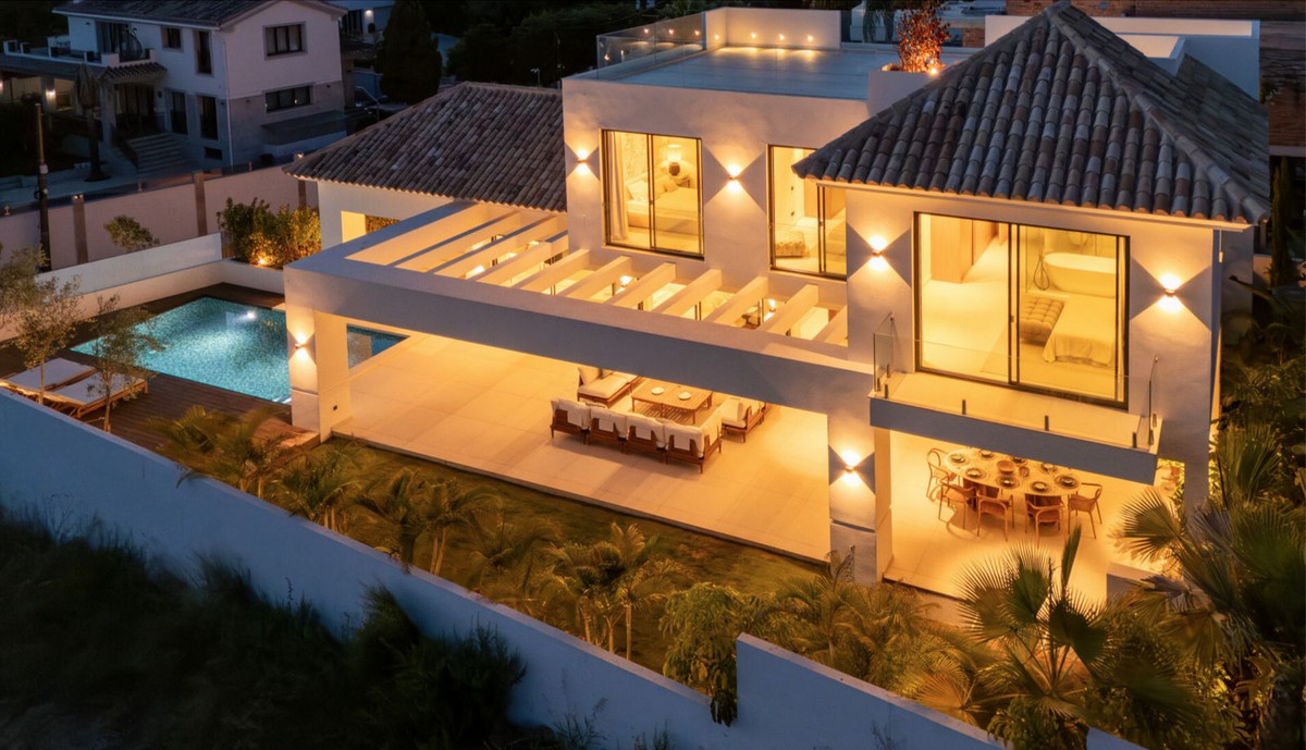 5 Bedroom Villa in San Pedro de Alcántara - Photo 32