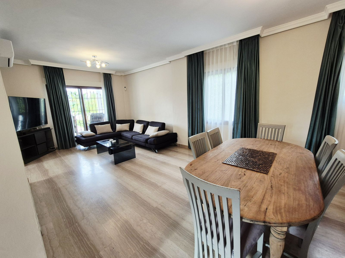 4 Bedroom Villa in San Pedro de Alcántara - Photo 27