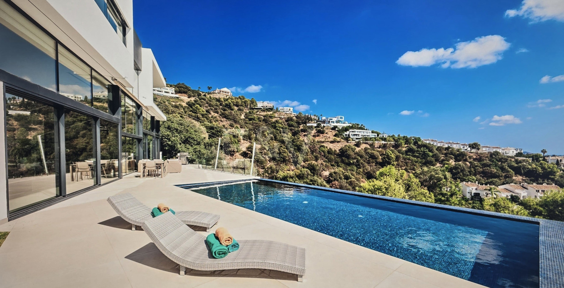 4 Bedroom Villa in Marbella - Photo 13