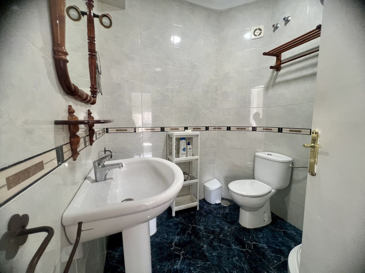 3 Bedroom Apartment in Málaga - Photo 17