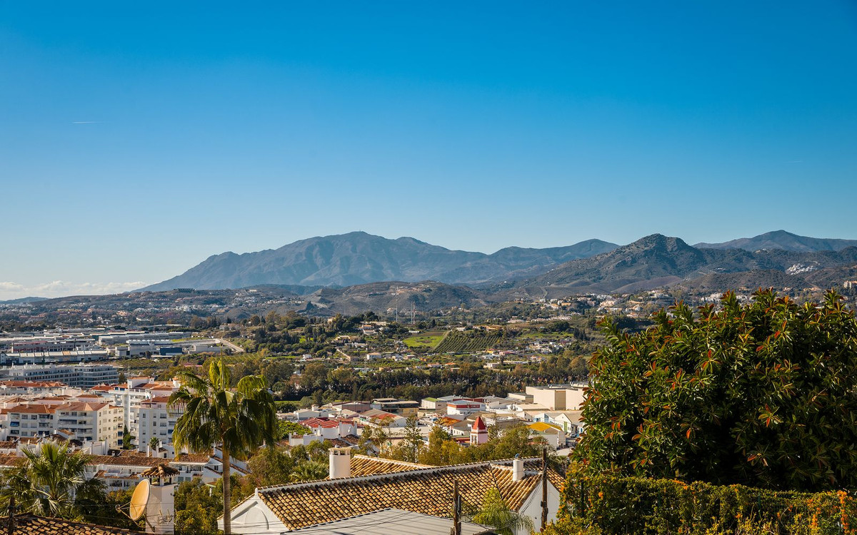 4 Bedroom Villa in Marbella - Photo 40