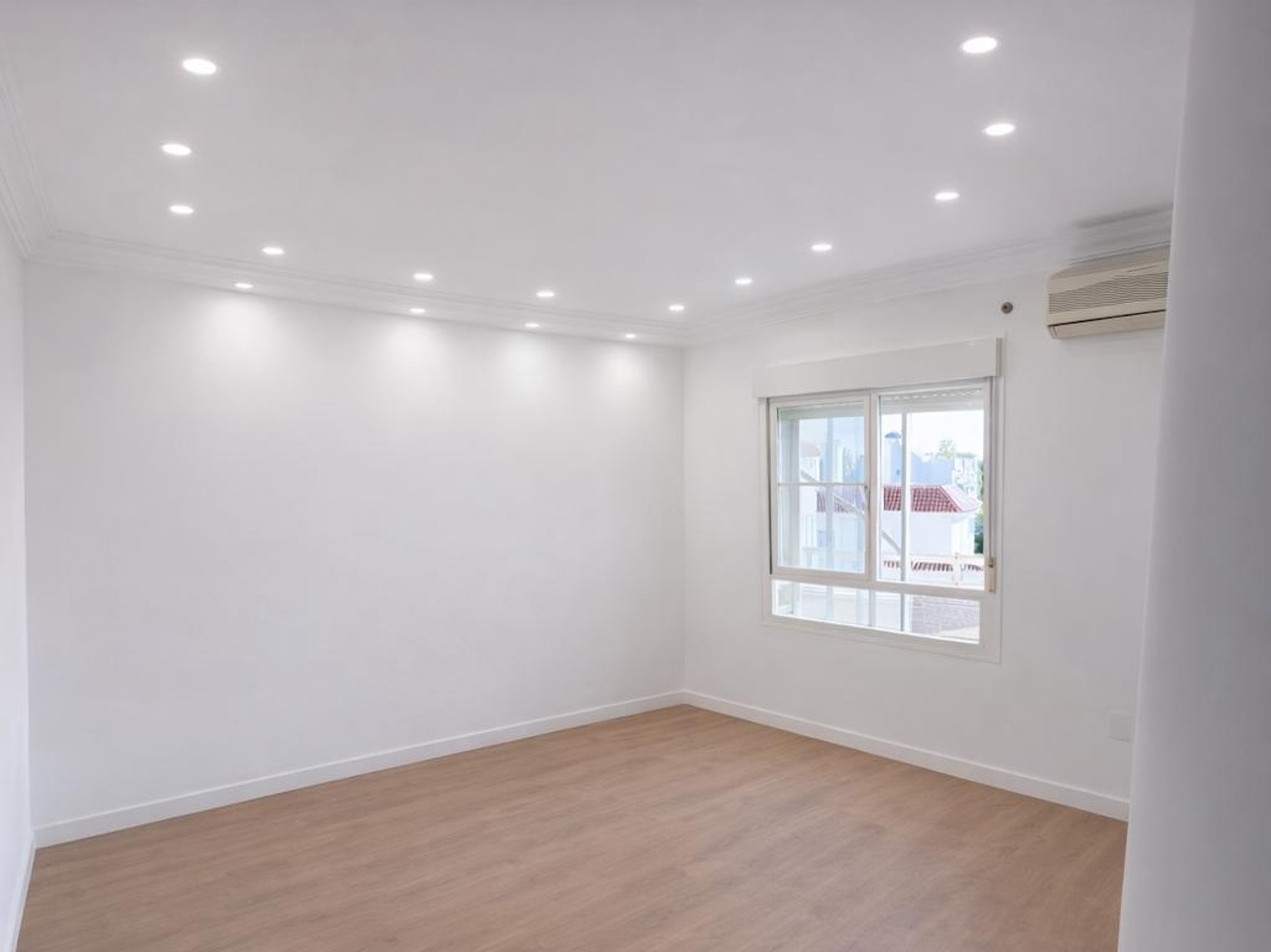 4 Bedroom Penthouse in Torremolinos - Photo 8