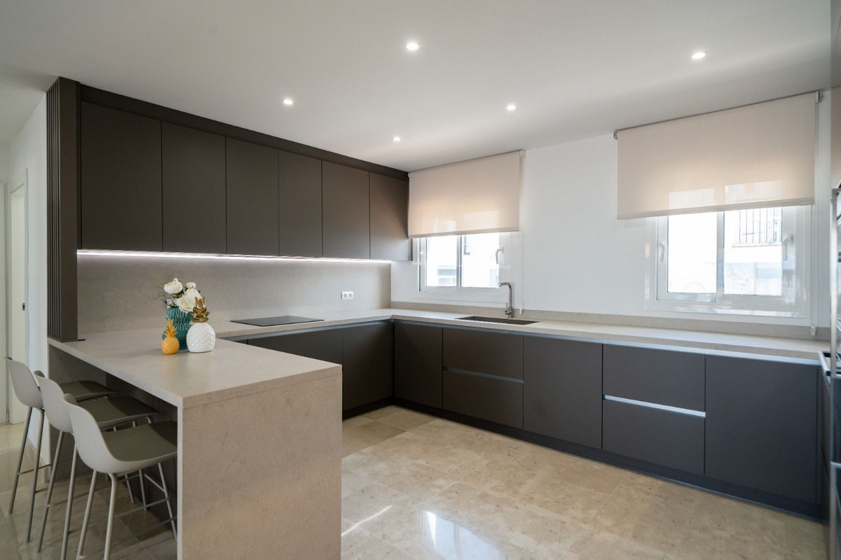2 Bedroom Penthouse in Benahavís - Photo 9