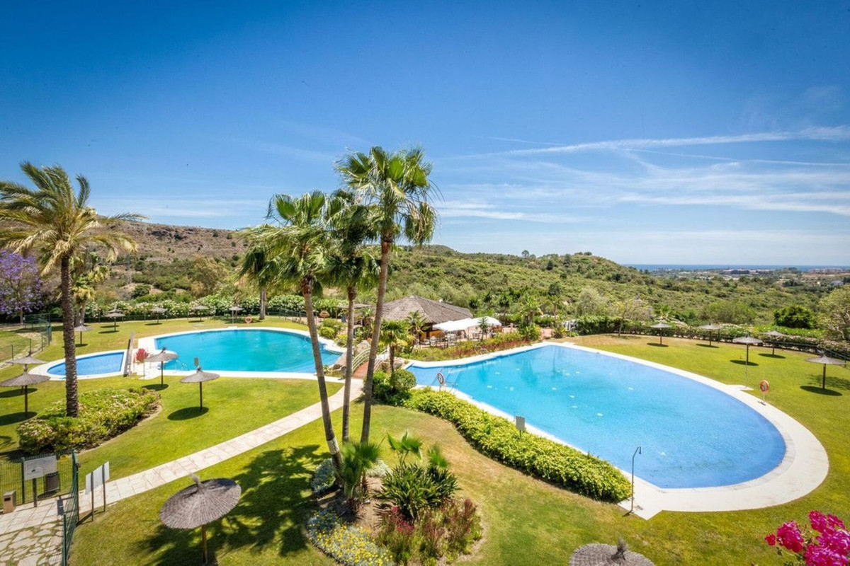3 Bedroom Penthouse in Estepona - Photo 35