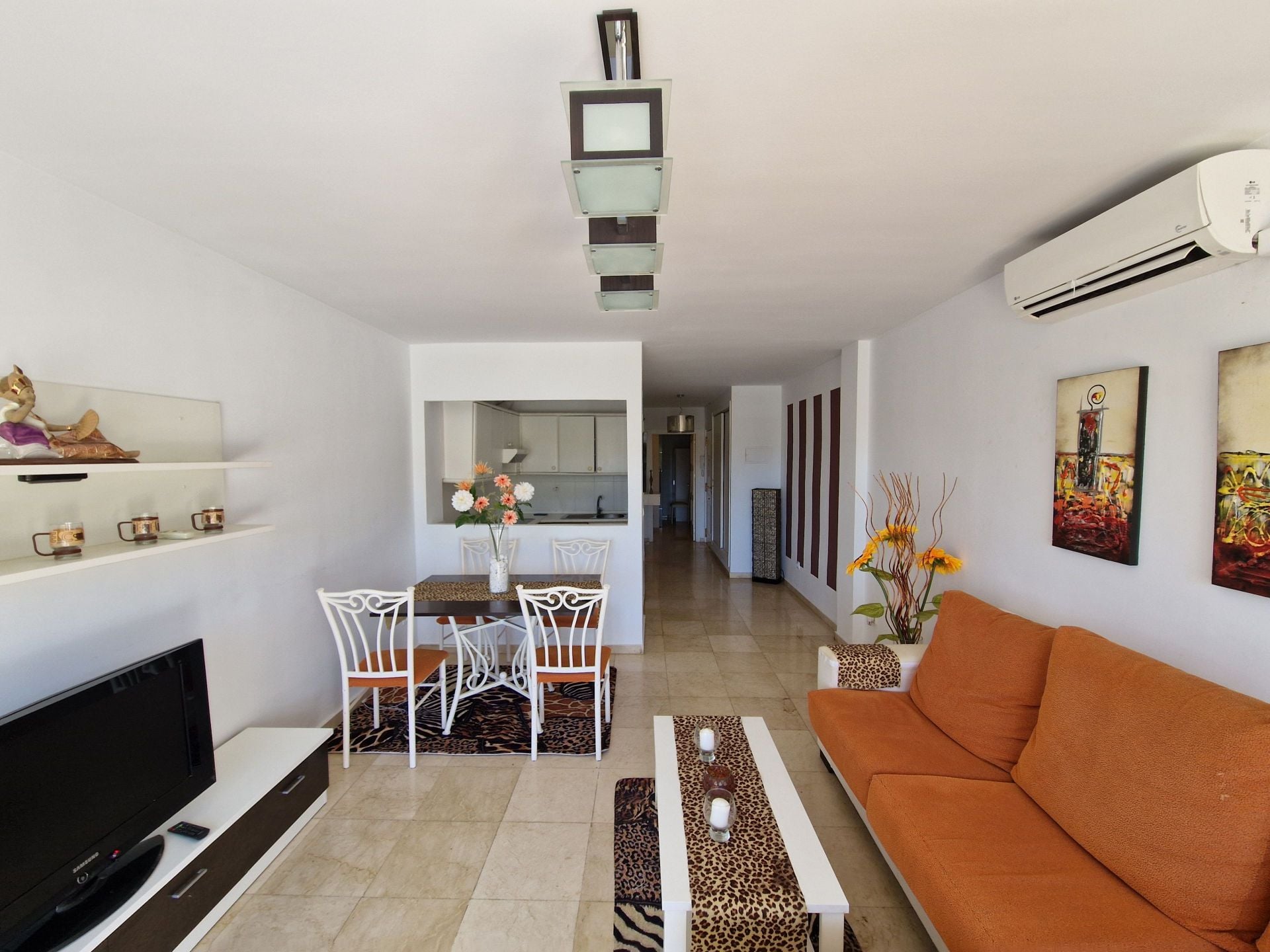 1 Bedroom Apartment in Marbella - Photo 4