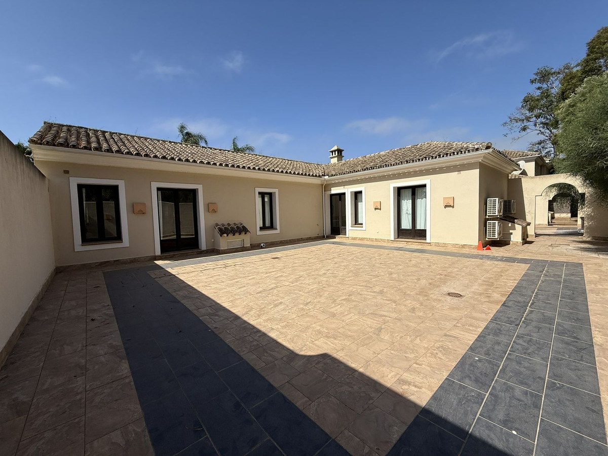 5 Bedroom Villa in Sotogrande - Photo 26