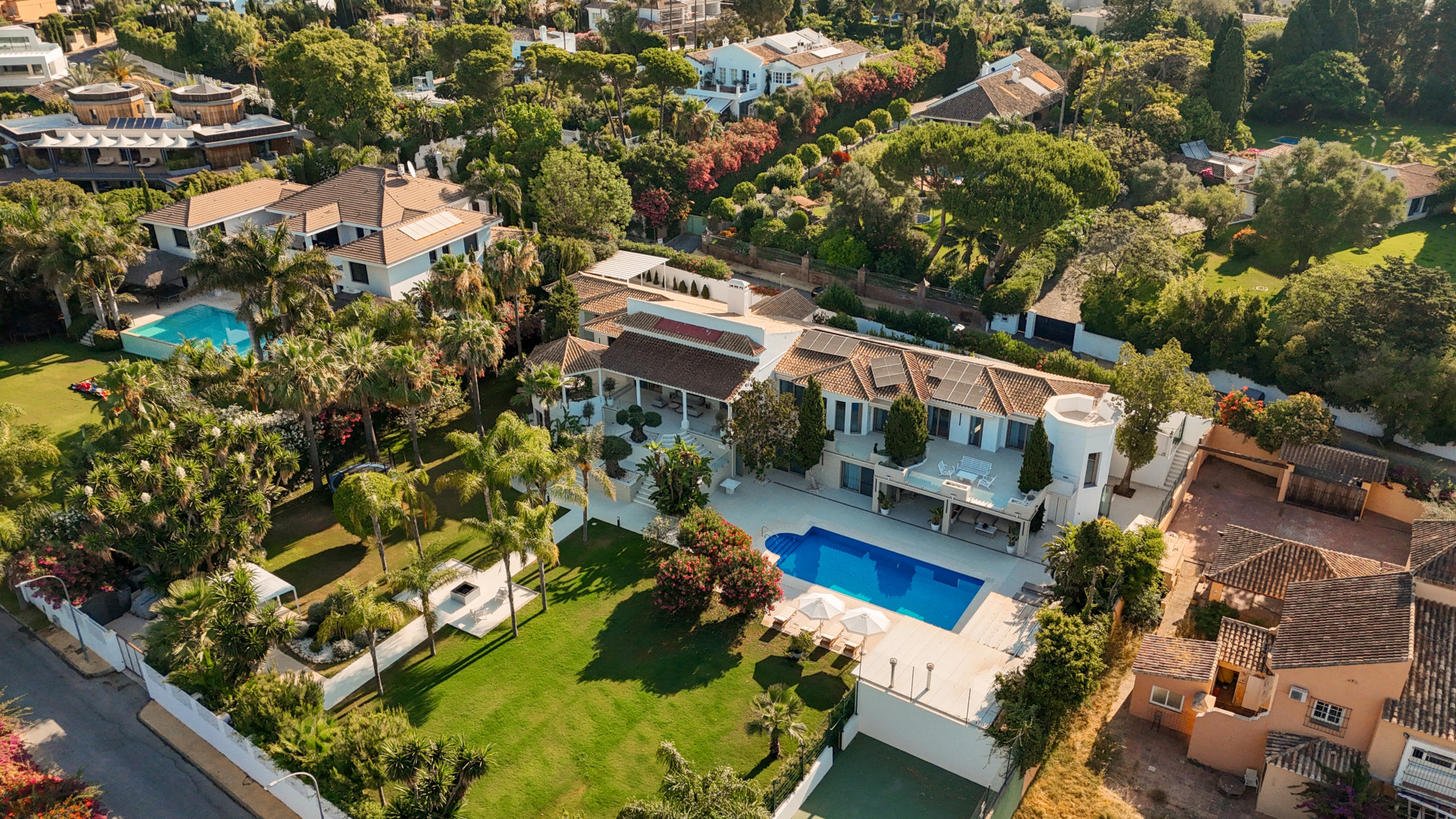6 Bedroom Villa in San Pedro de Alcántara - Photo 32