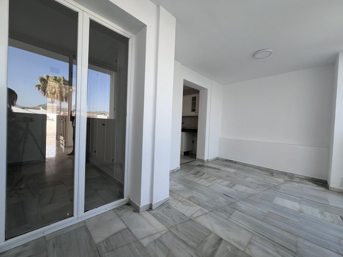 2 Bedroom Apartment in Estepona - Photo 27