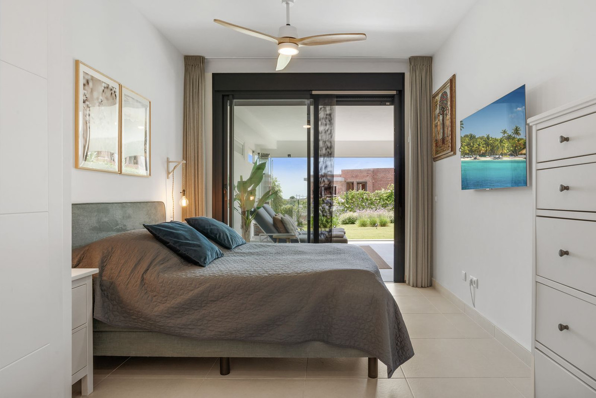 2 Bedroom Apartment in Estepona - Photo 21