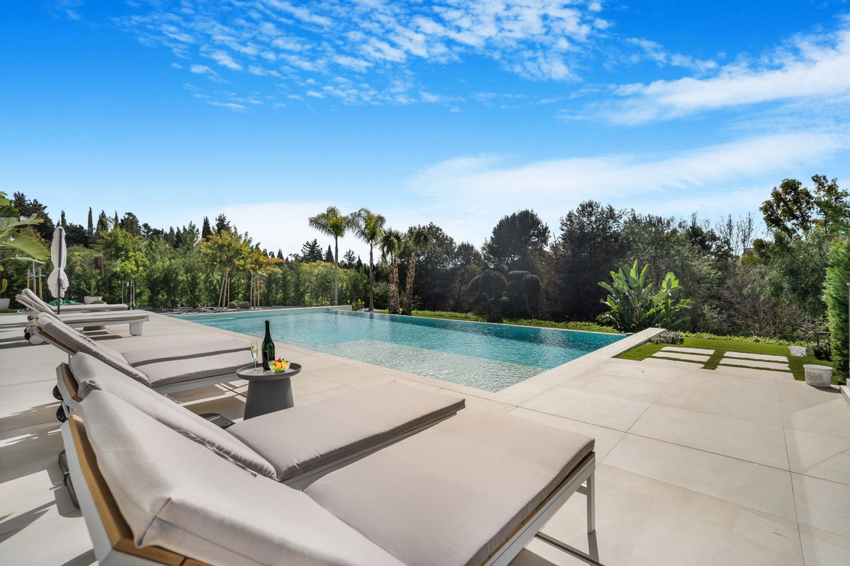 6 Bedroom Villa in Marbella - Photo 65