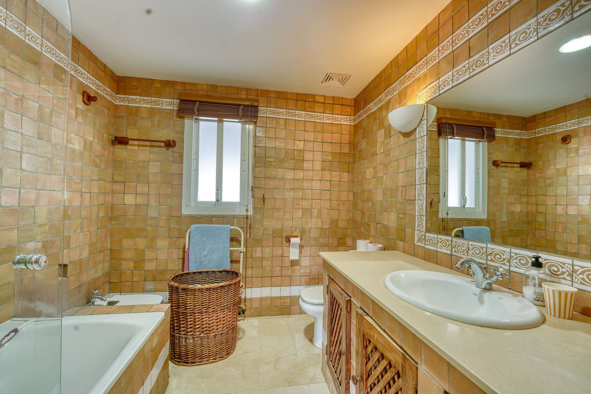 5 Bedroom Villa in Sotogrande - Photo 22