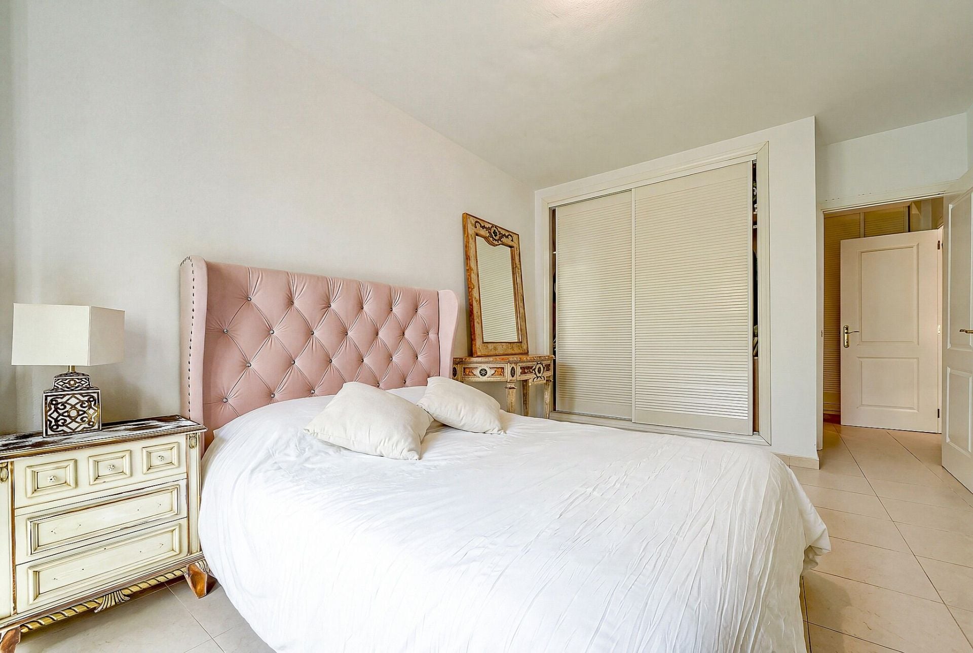 2 Bedroom Apartment in Marbella - Photo 9