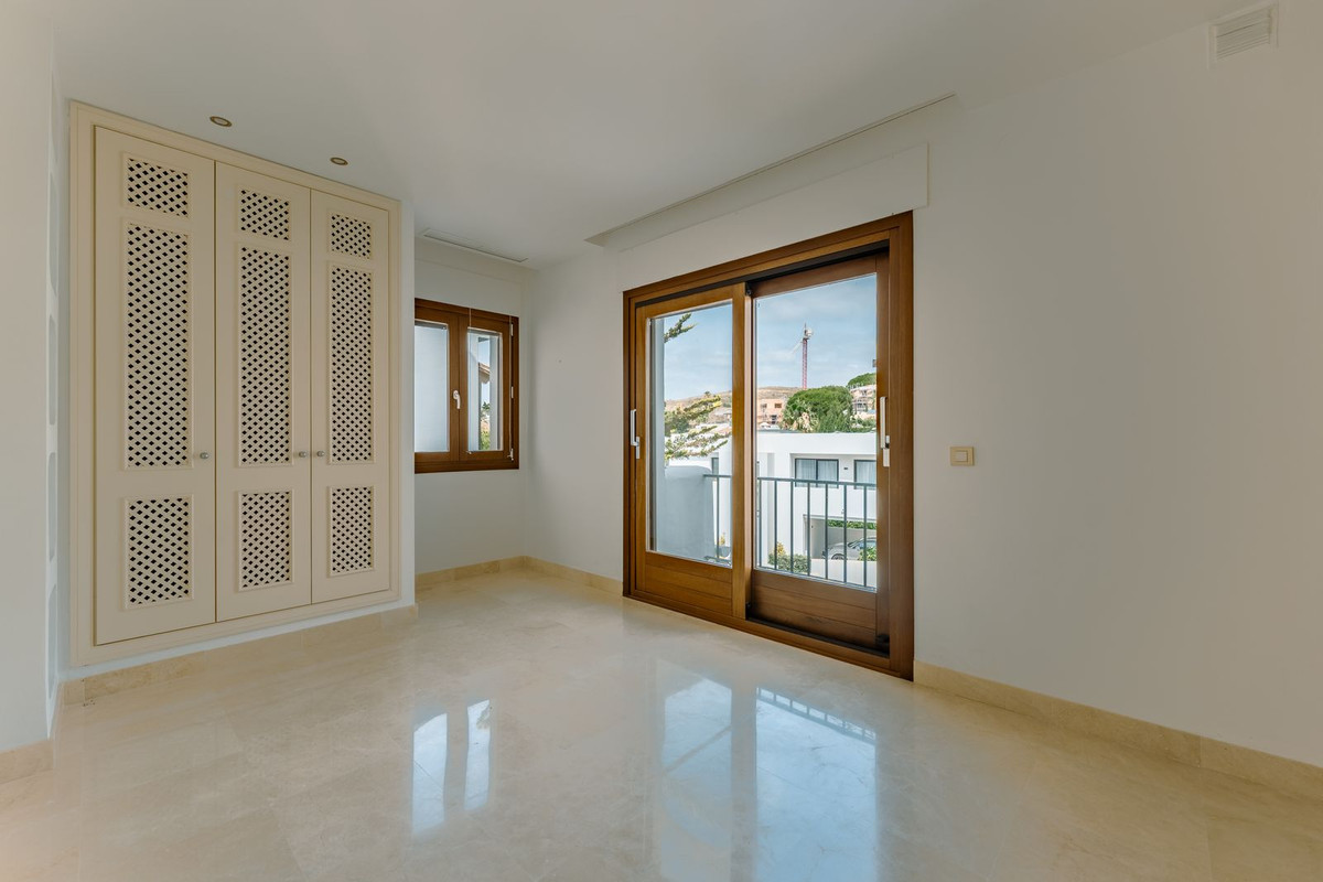3 Bedroom Townhouse in Estepona - Photo 16