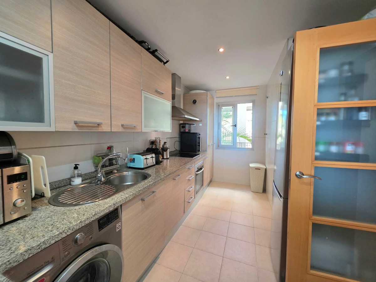 2 Bedroom Apartment in Estepona - Photo 8