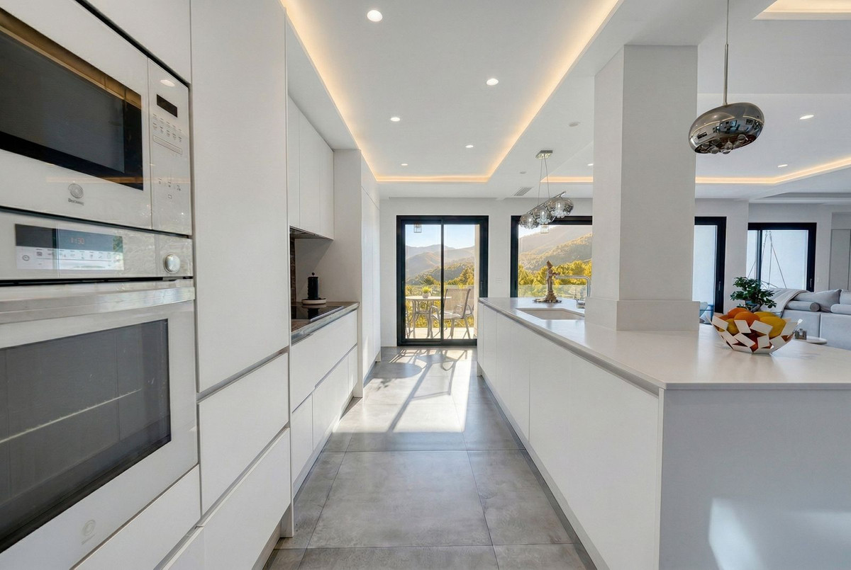 4 Bedroom Villa in Istán - Photo 12