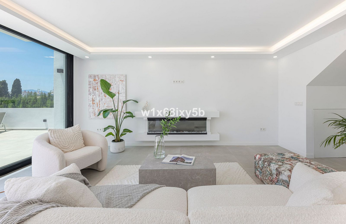 3 Bedroom Villa in Marbella - Photo 4