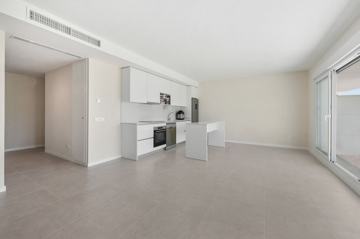2 Bedroom Apartment in Estepona - Фото 4