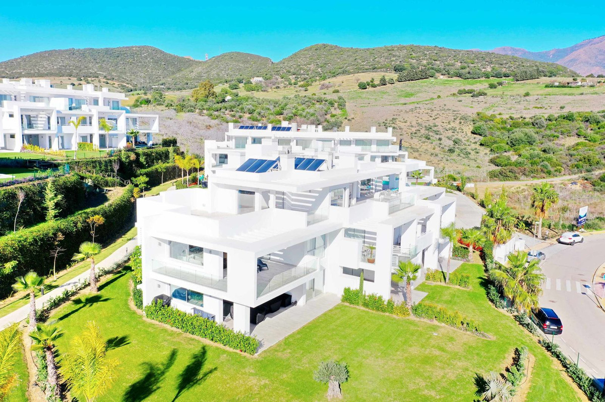 3 Bedroom Penthouse in Casares - Photo 3