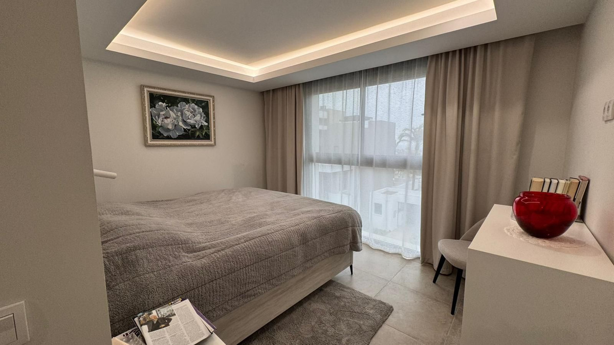 2 Bedroom Penthouse in Estepona - Foto 4