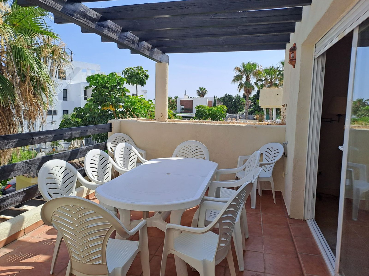 2 Bedroom Apartment in Estepona - Photo 5