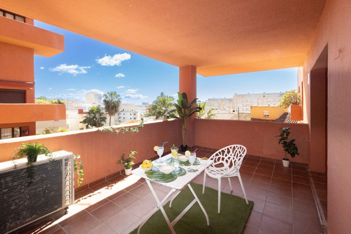 2 Bedroom Apartment in Estepona - Photo 5