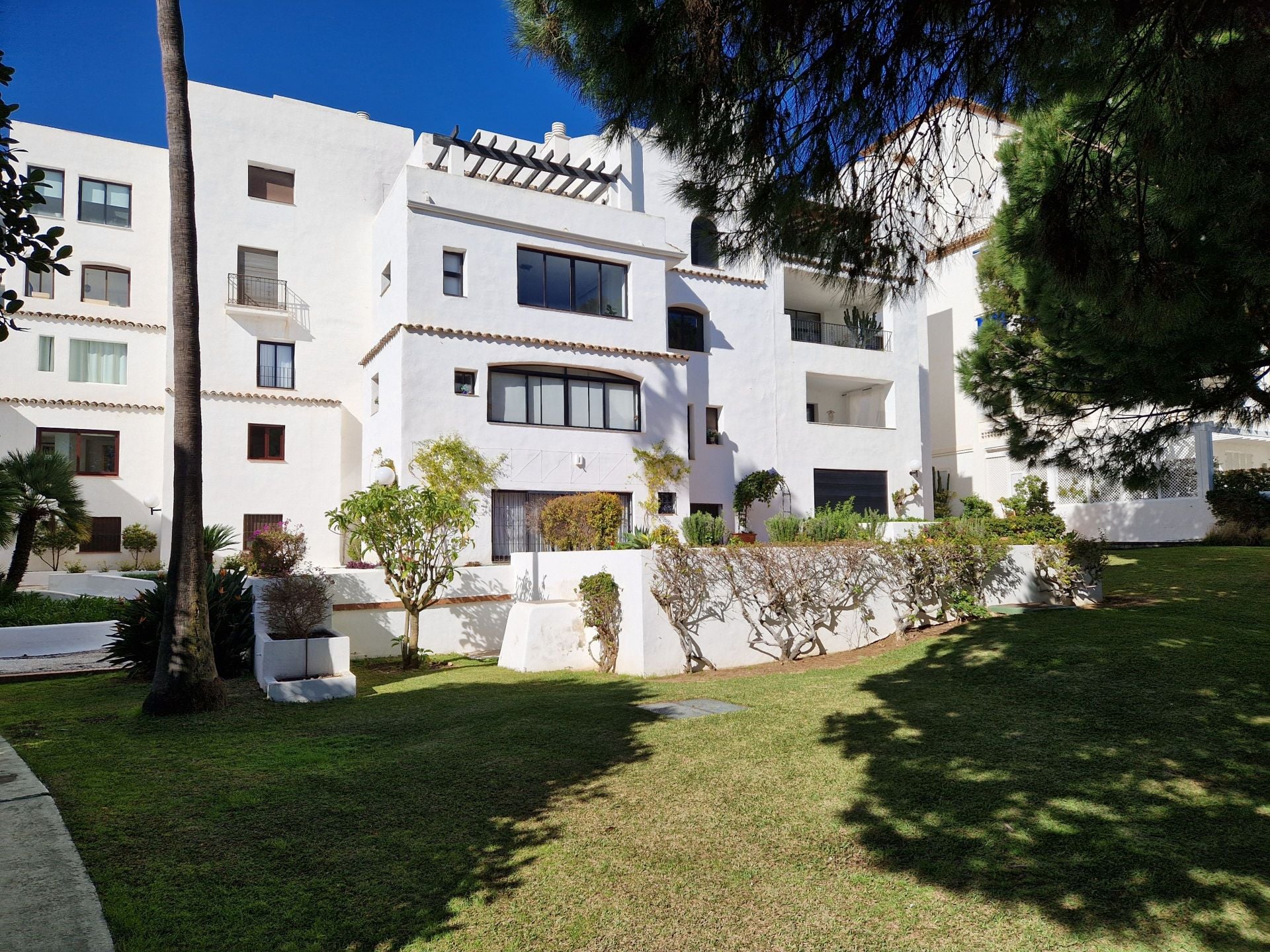 2 Bedroom Apartment in Marbella - Photo 2