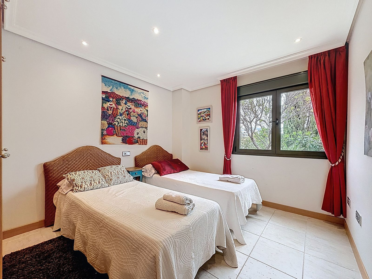 3 Bedroom Apartment in Estepona - Foto 34