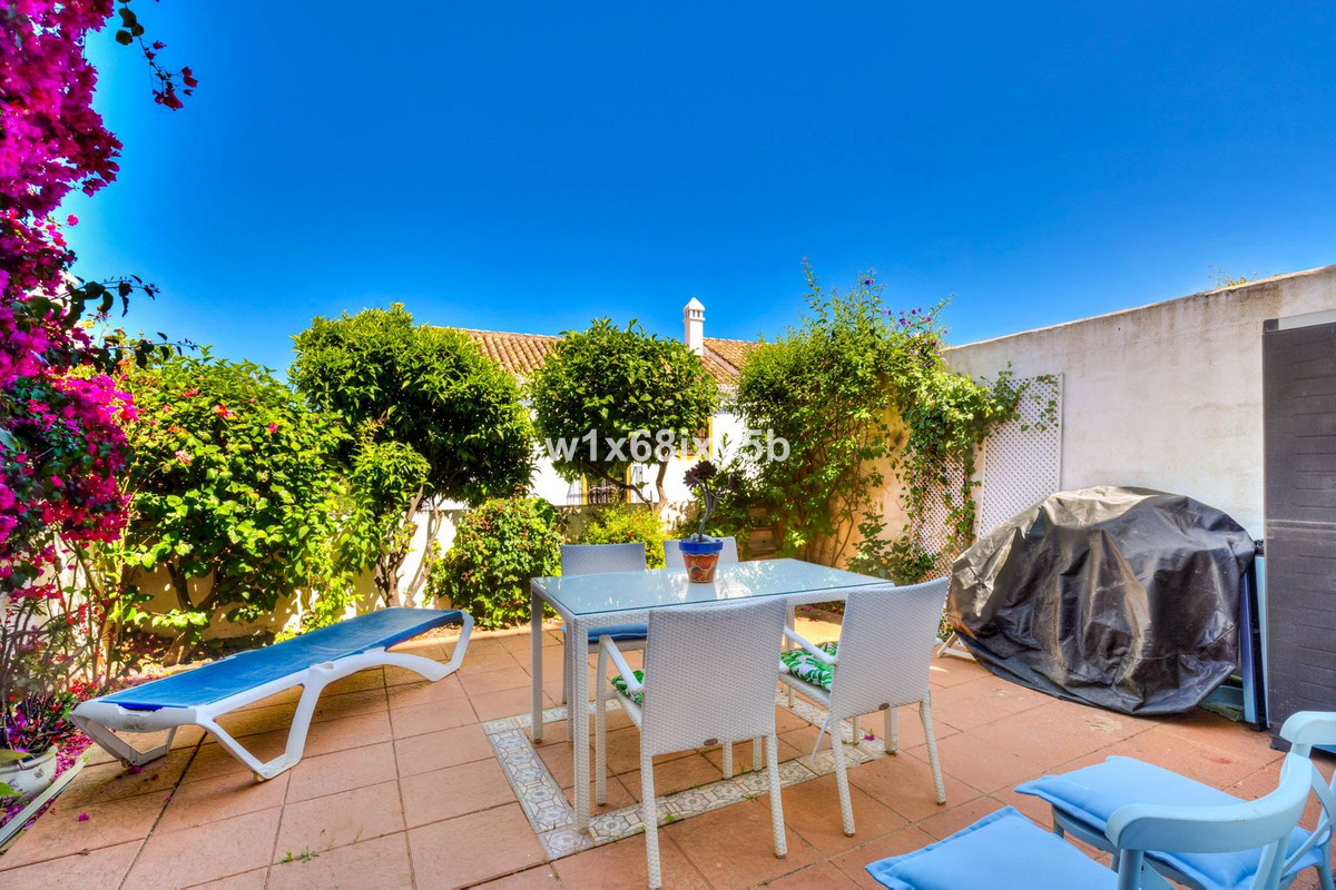2 Bedroom Townhouse in Marbella - Photo 10