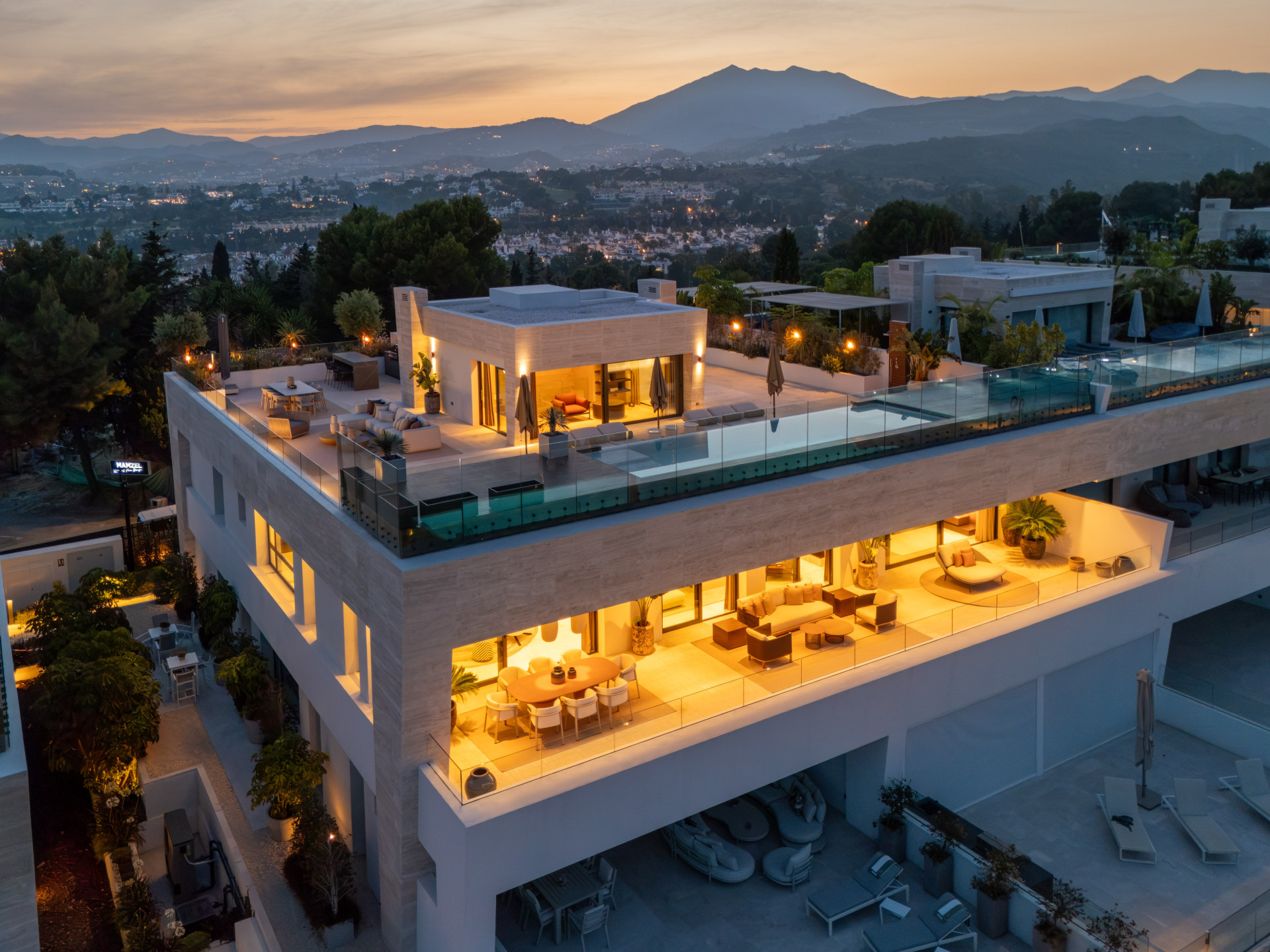 4 Bedroom Villa in Marbella - Photo 33