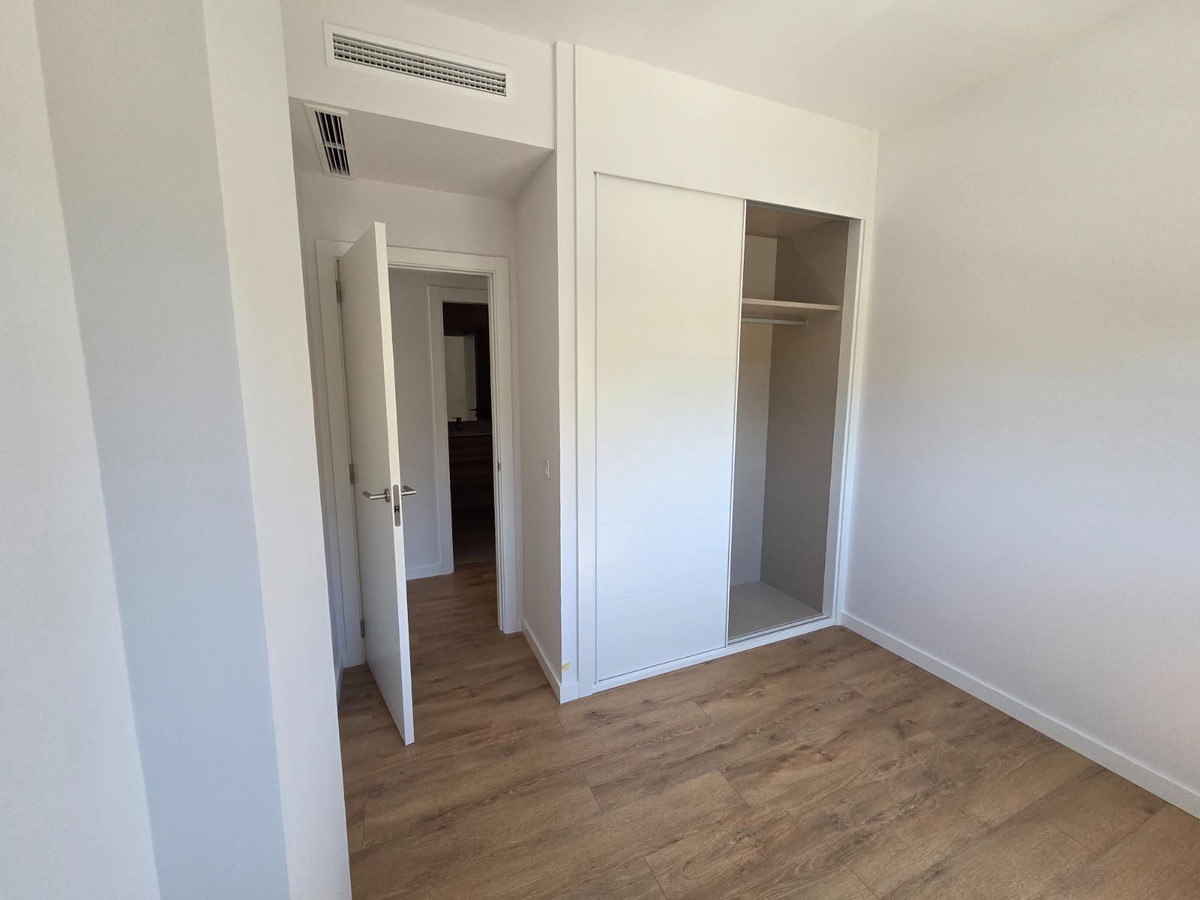 3 Bedroom Apartment in Estepona - Photo 16