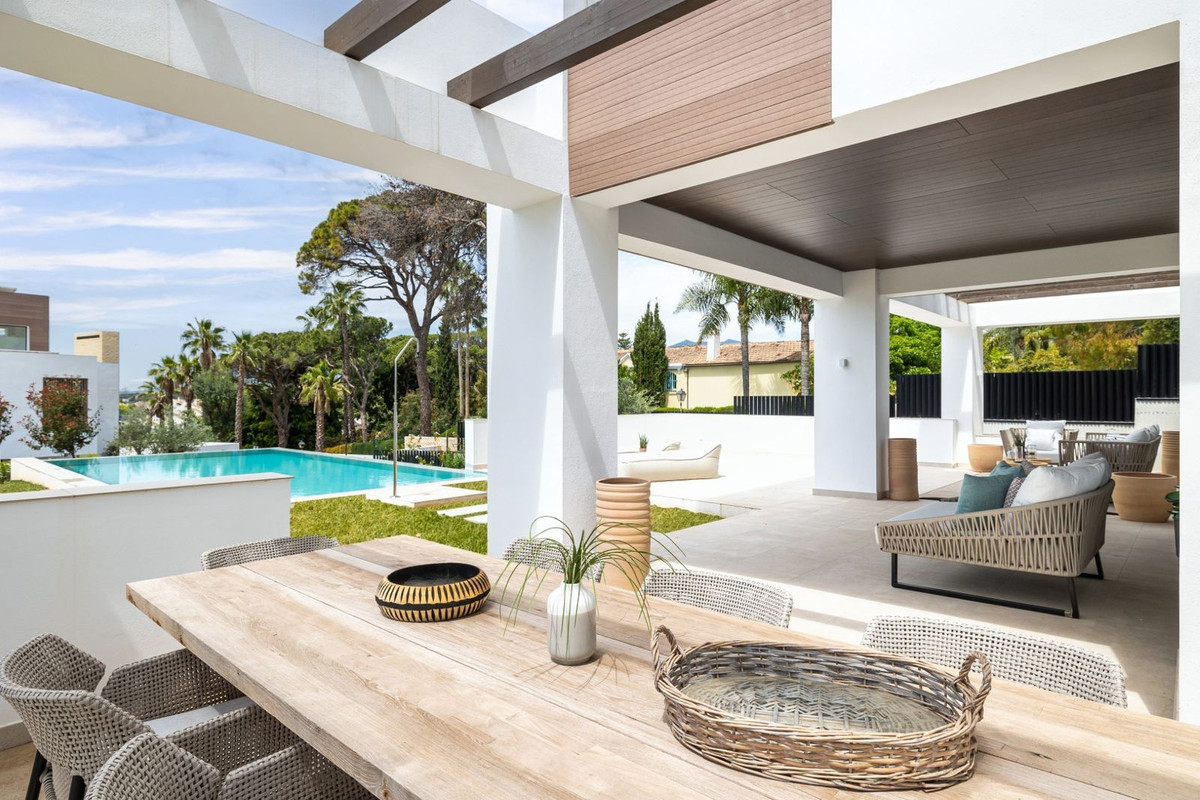 4 Bedroom Villa in Marbella - Photo 3
