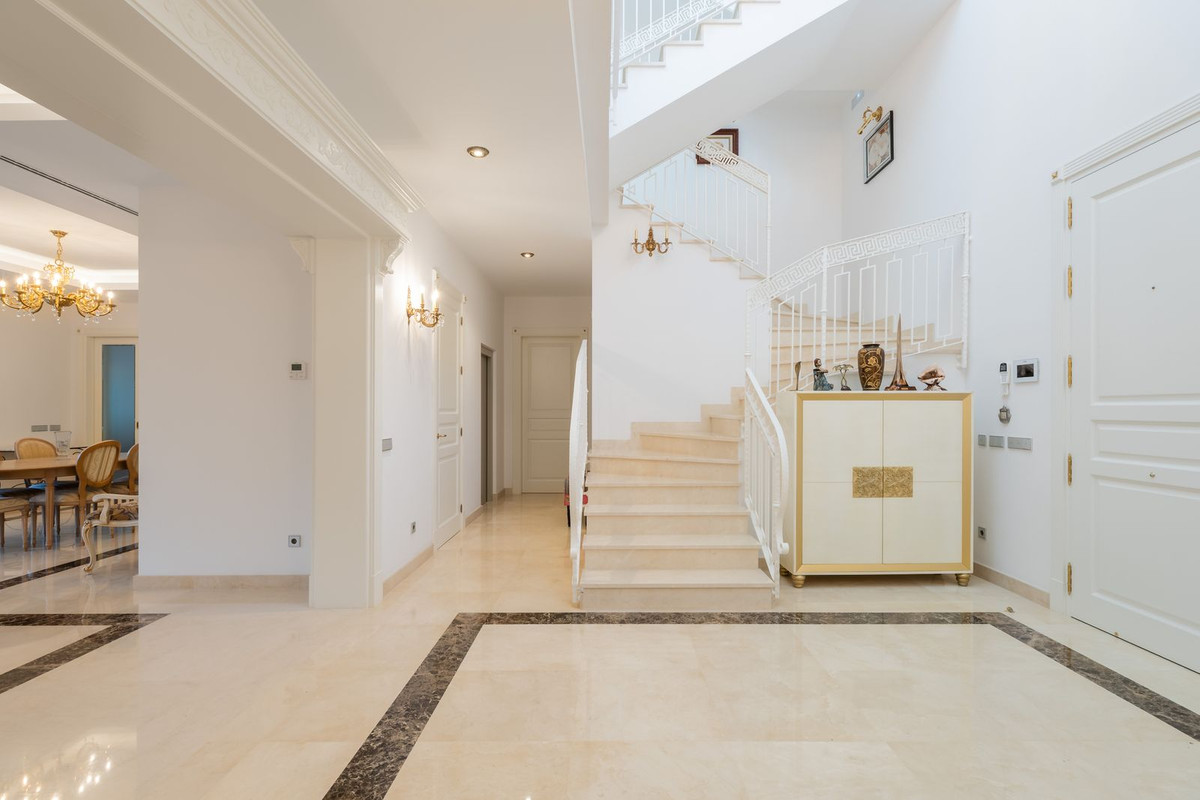 7 Bedroom Villa in San Pedro de Alcántara - Photo 22