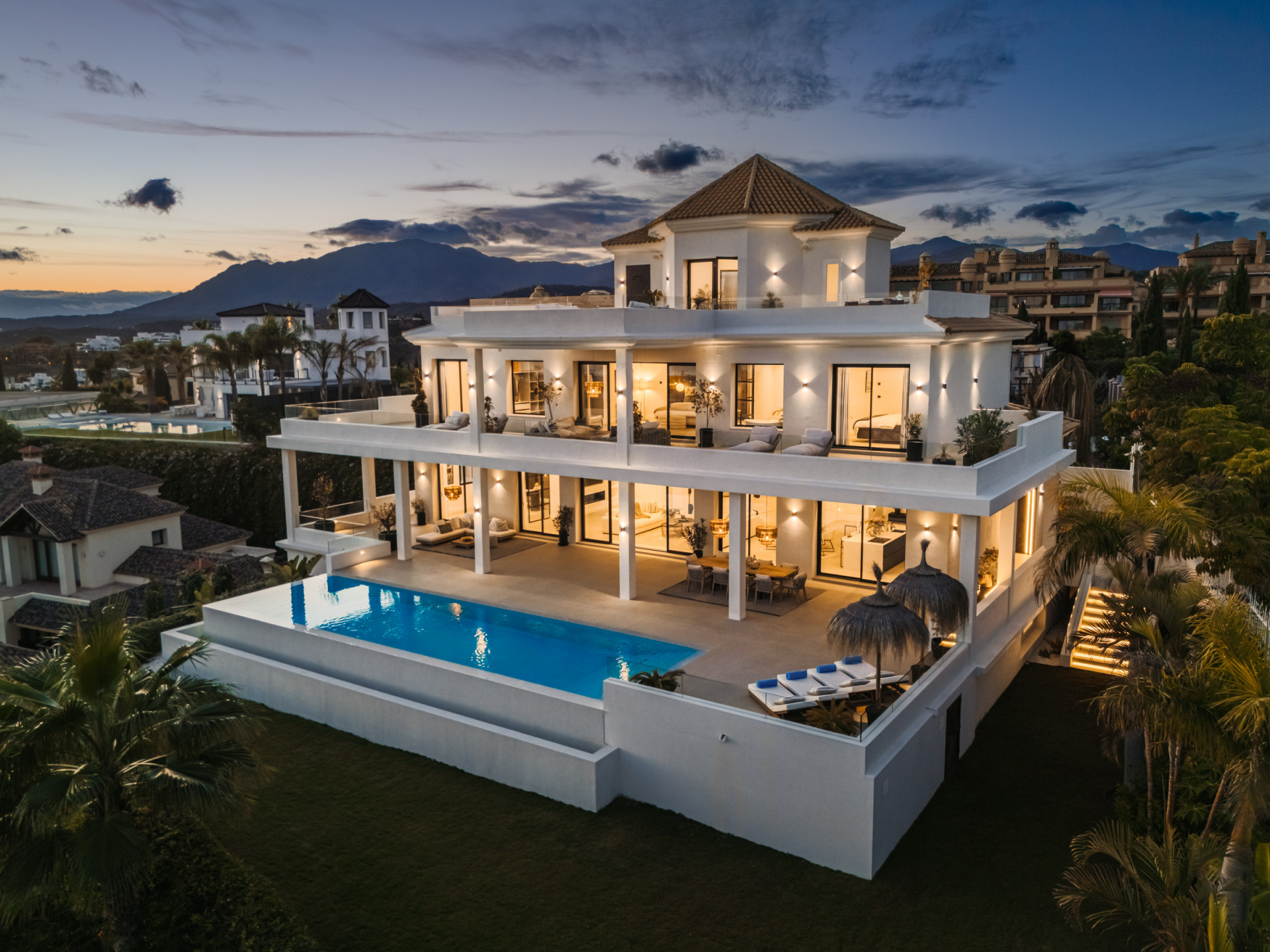 8 Bedroom Villa in Benahavís - Фото 2