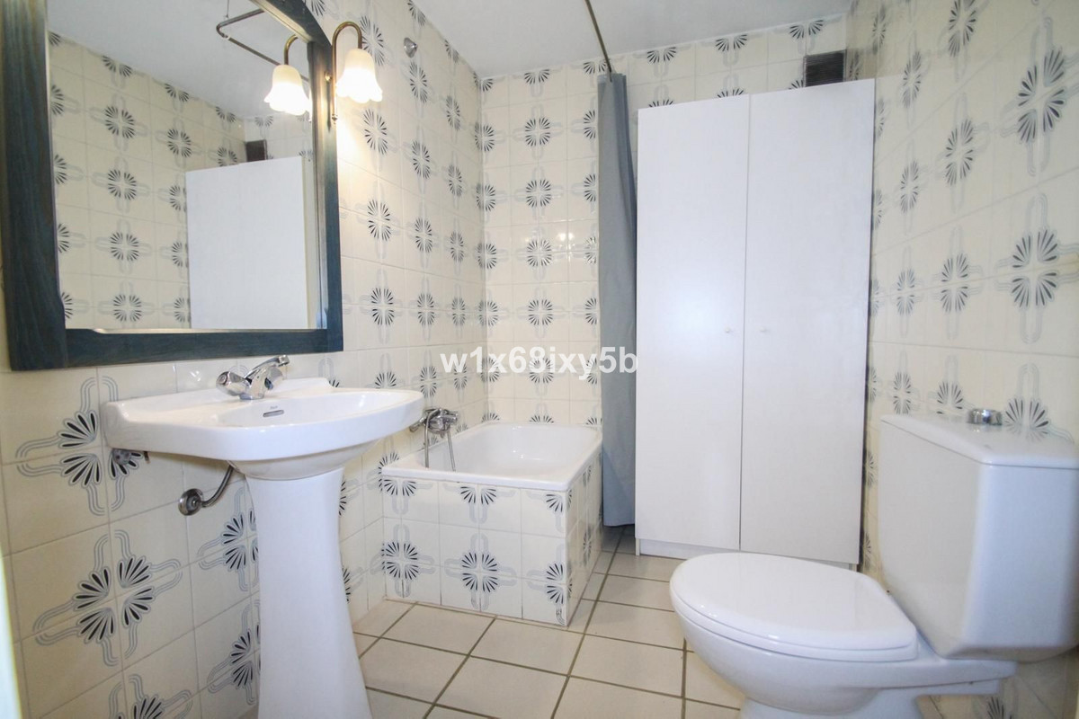 3 Bedroom Apartment in Marbella - Photo 15