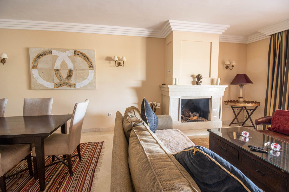 2 Bedroom Apartment in Marbella - Photo 18