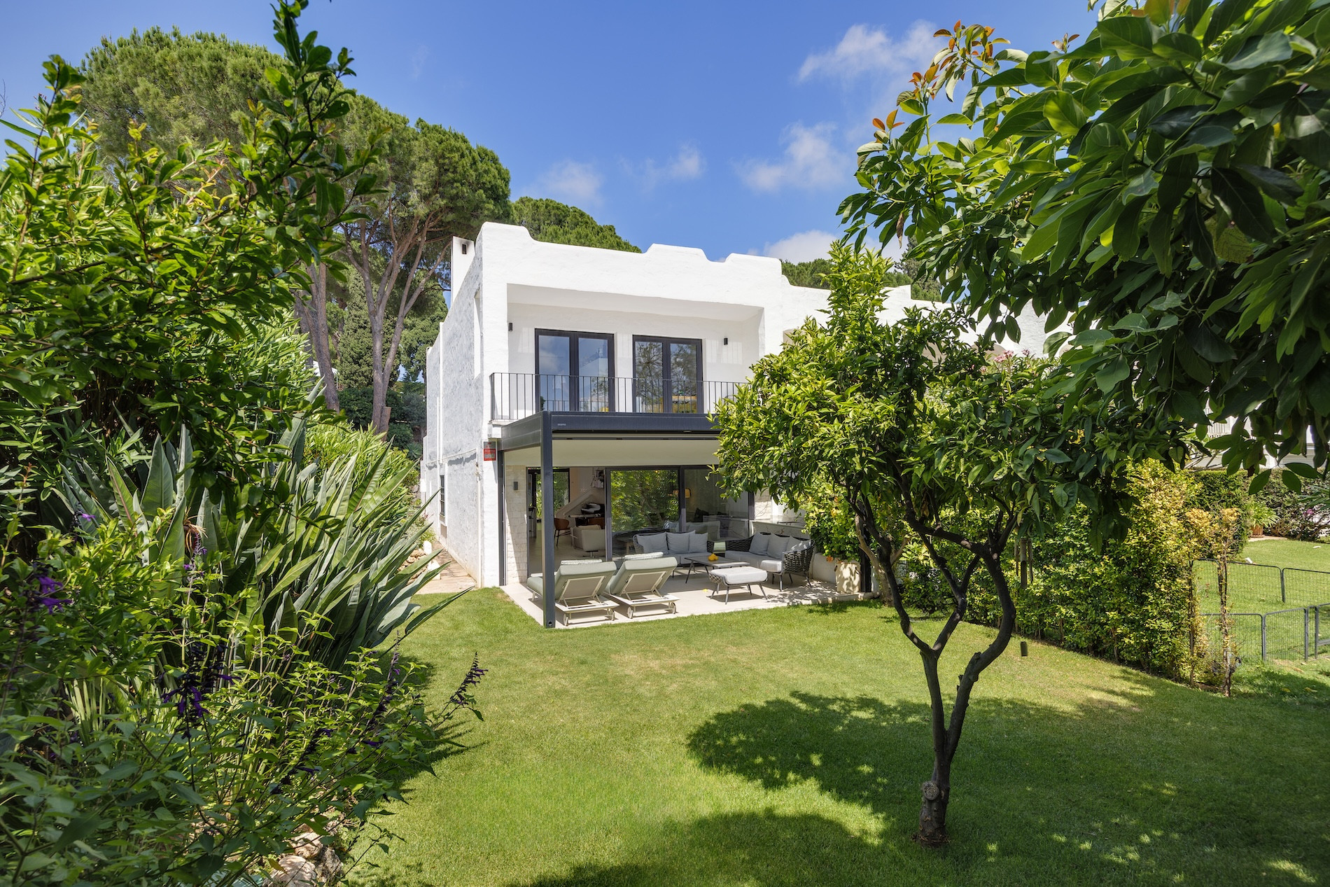 3 Bedroom Villa in Marbella - Photo 2