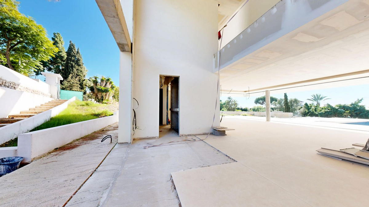 6 Bedroom Villa in Marbella - Photo 18