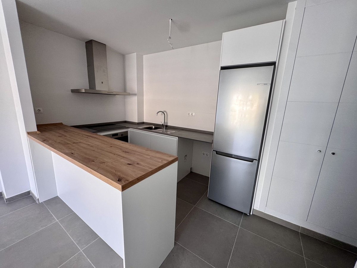 2 Bedroom Apartment in Benalmádena - Photo 15