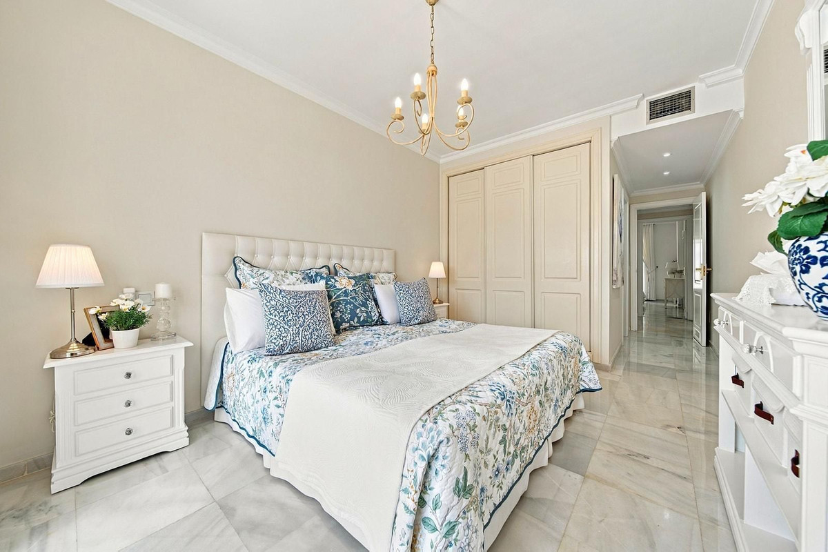 2 Bedroom Apartment in Marbella - Photo 19