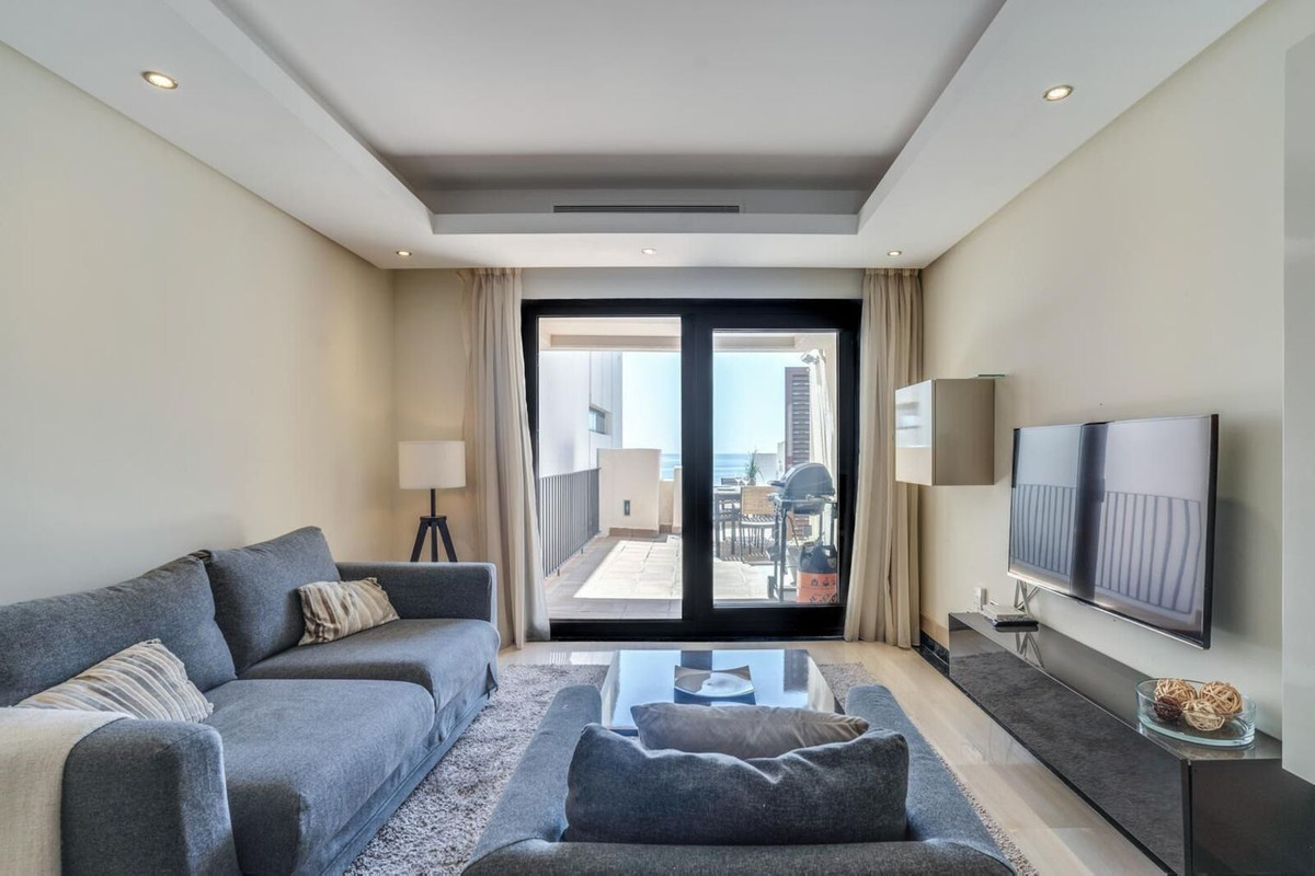 2 Bedroom Penthouse in Estepona - Photo 10