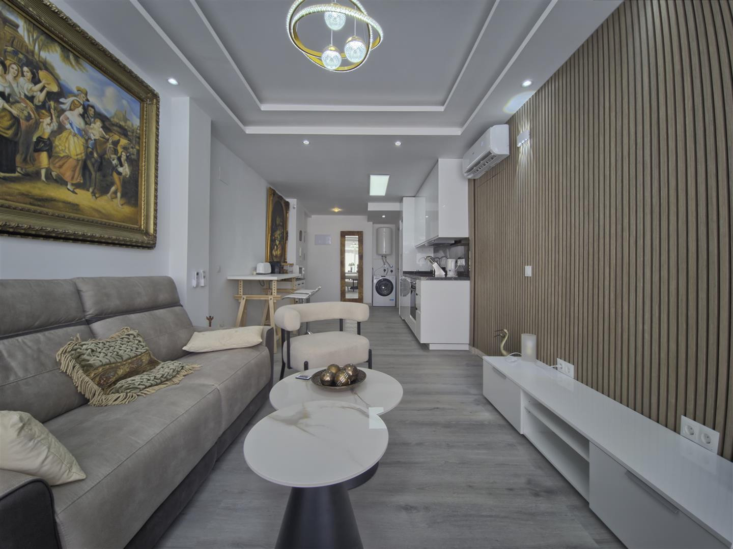 2 Bedroom Apartment in Marbella - Photo 5